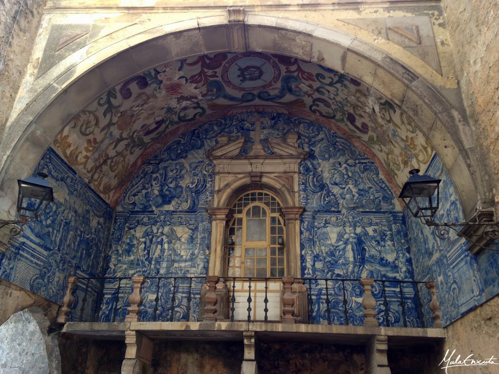 Oratório na Porta da Vila em Óbidos