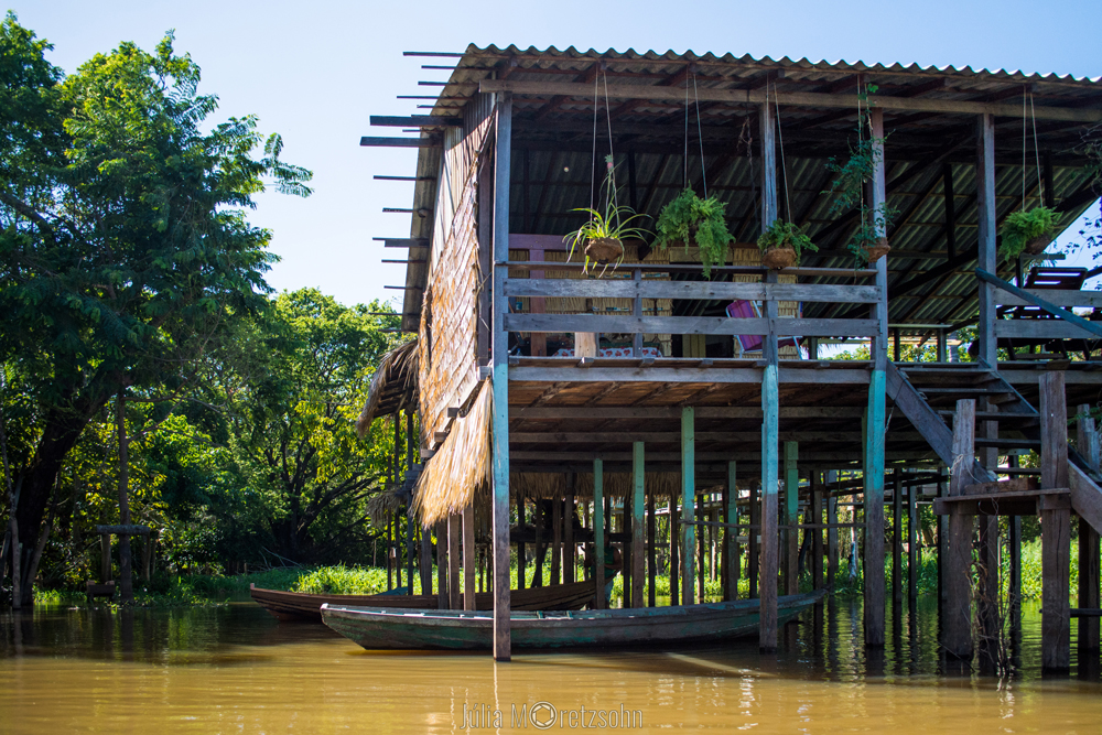 Palafita no Canal do Jari, Alter do Chão, Pará