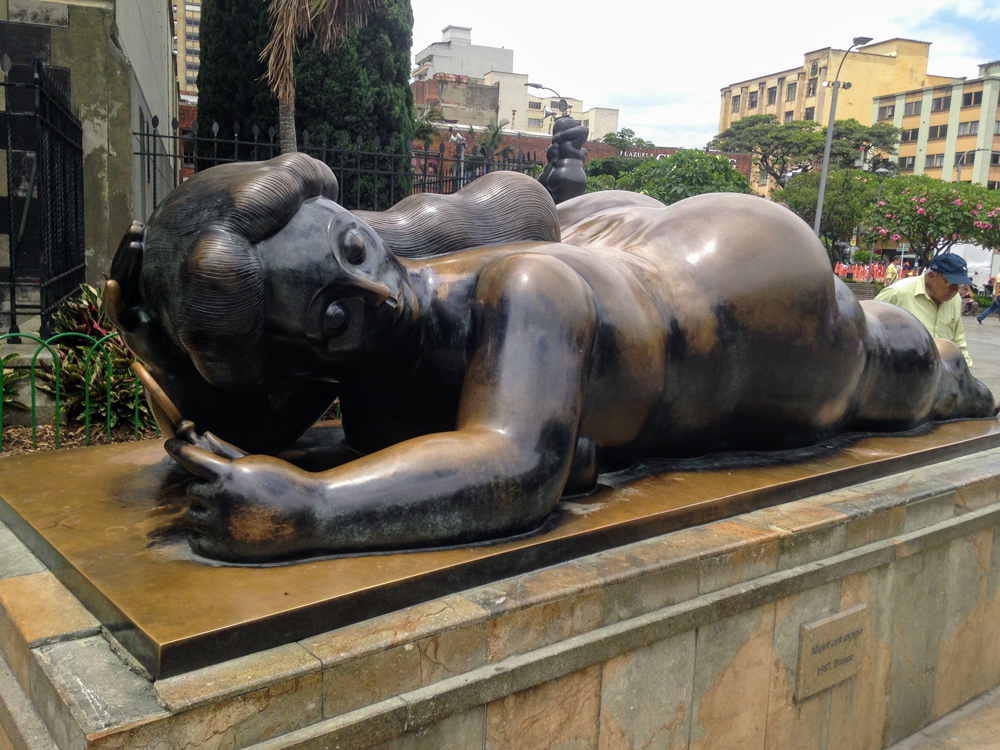 Estátua de Boteo, na Plaza Botero em Medellim, Colômbia.