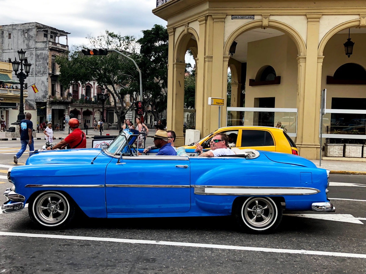 Pelas ruas de Havana, Cuba.
